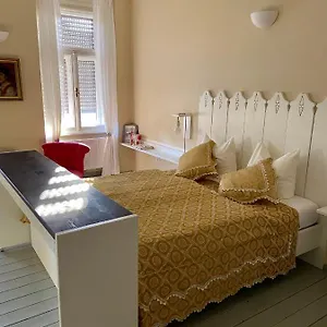 altstadthaus-cityappartements.graz-austria-hotels.com/